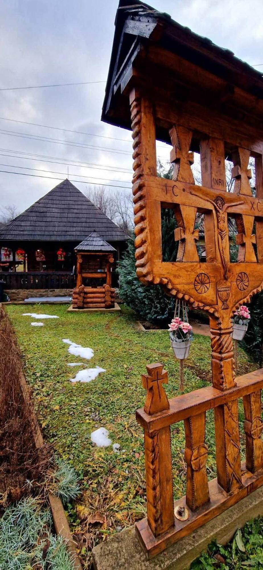 ホテル Vlad De Saliste Săliştea de Sus エクステリア 写真